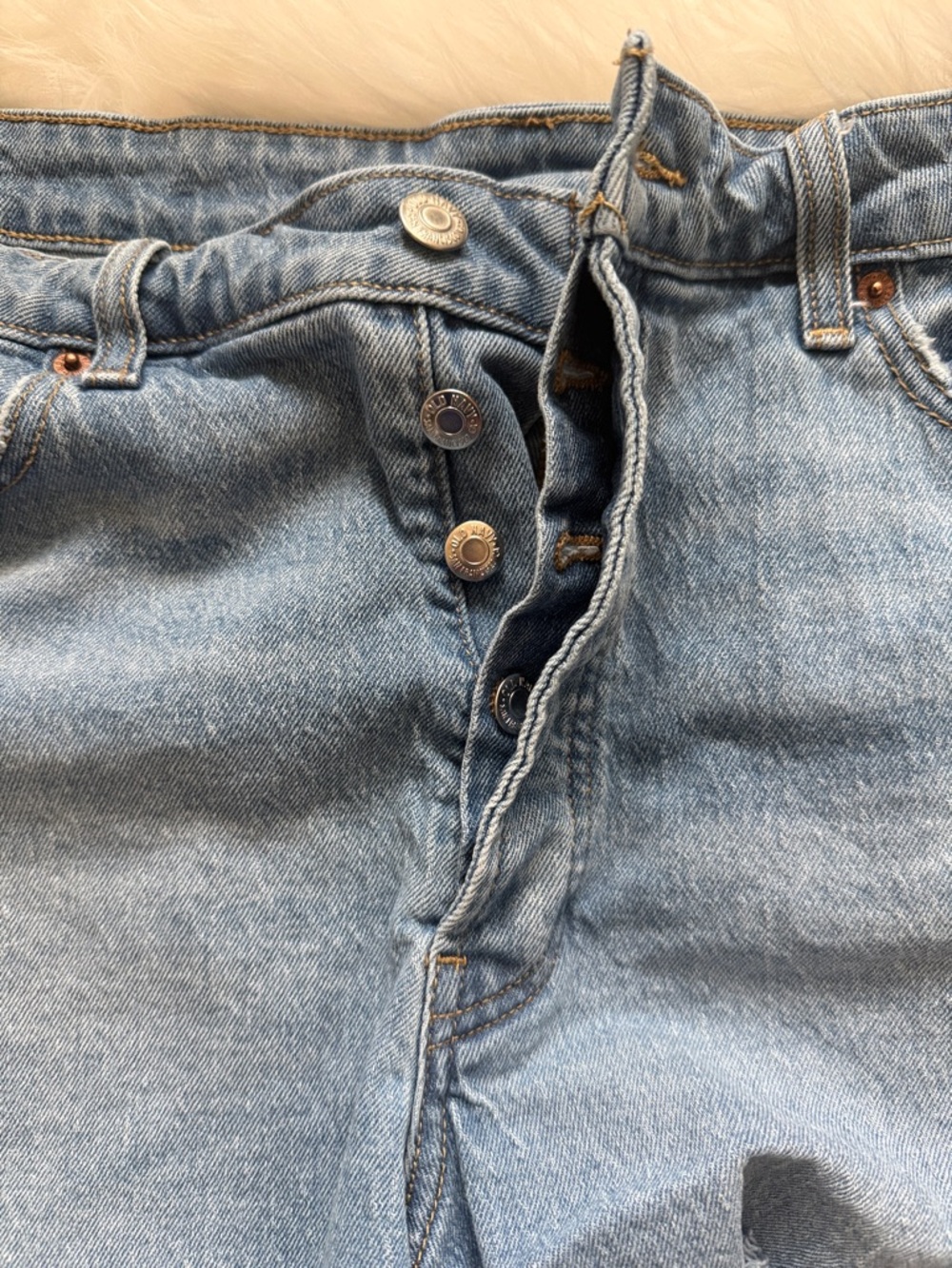 Old Navy OG Straight Distressed Denim Shorts Size 16 Light Wash Frayed Hem - Picture 5 of 8
